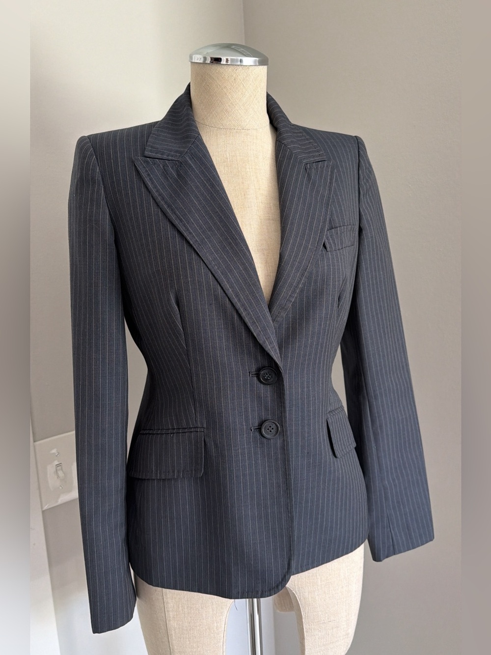 2000s Anne Klein Women’s Gray Pinstripe Wool Blazer Lined Pockets Button Short 0